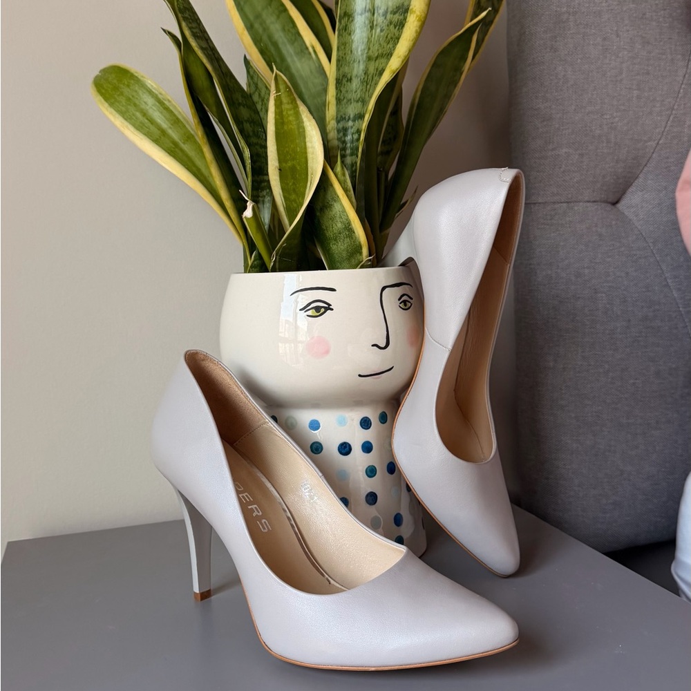 Classic Silver Gray leather Heels size 39 (US 8.5) made in Poland super quality